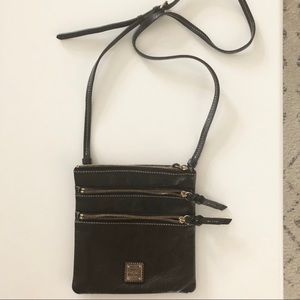 DOONEY & BOURKE CROSS BODY PURSE